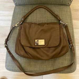 Marc Jacob’s grey-taupe hobo bag